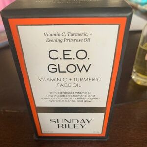 ♦️C.E.O. Glow Vitamin C Turmeric Face Oil
